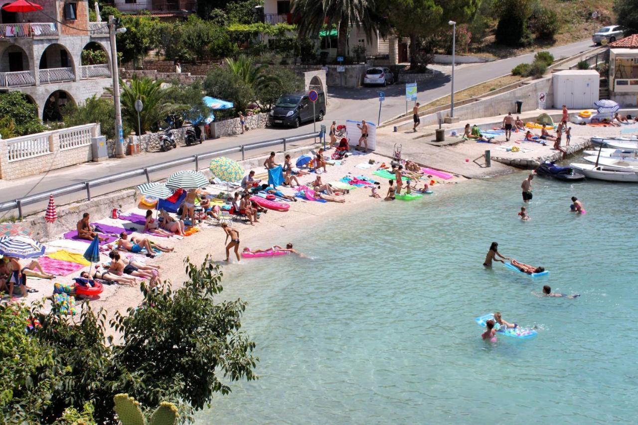 Family Friendly Apartments With A Swimming Pool Businci, Ciovo - 11232 Trogir Exterior photo